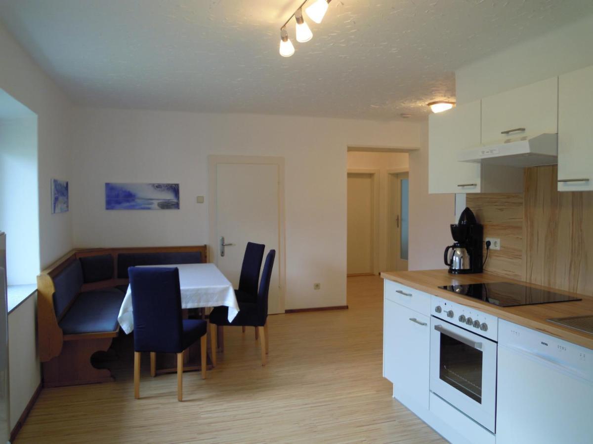 Ferienwohnungen Familie Jarnig Inge Görtschach Zimmer foto